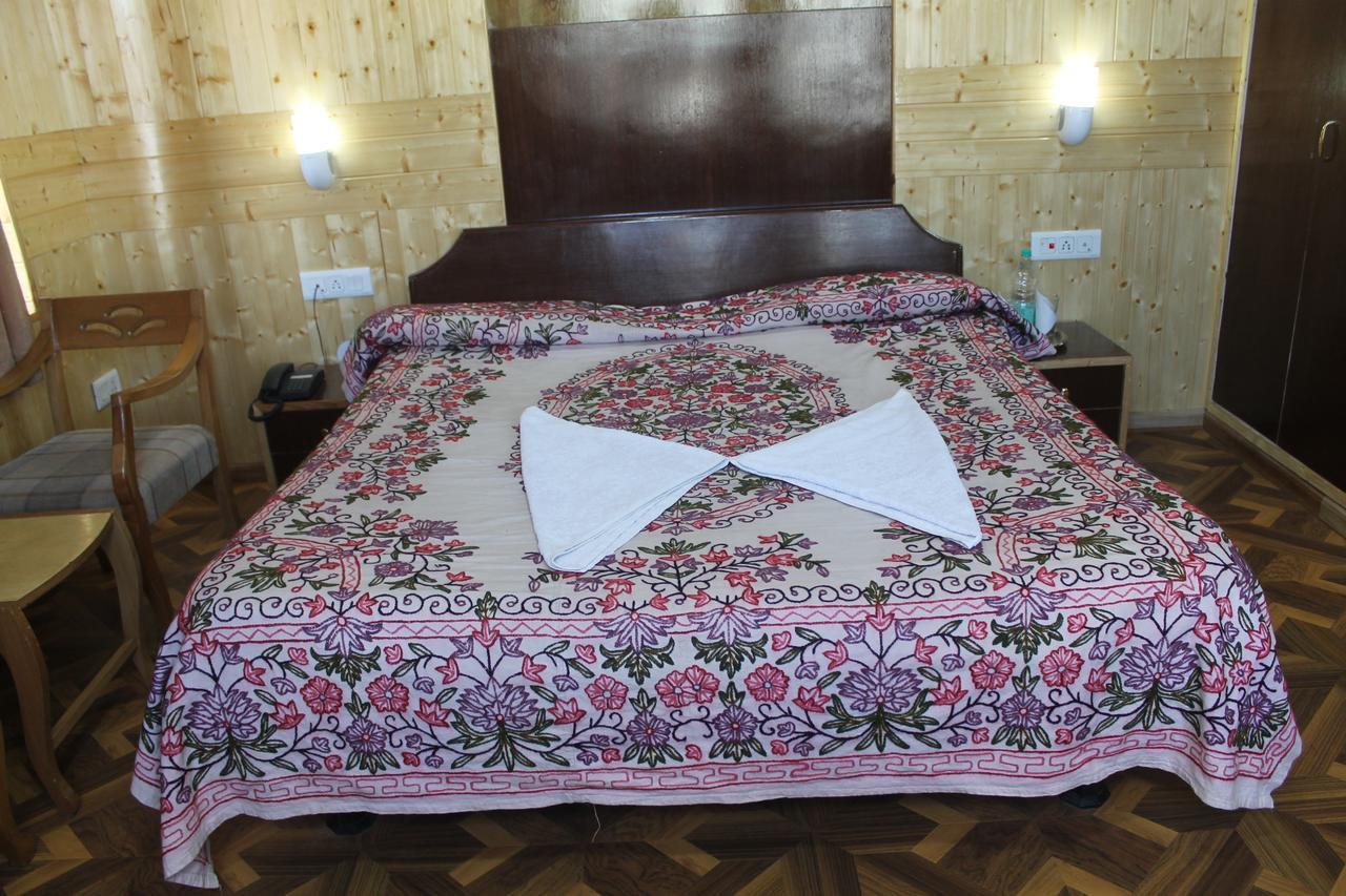 Fluorescence Hotel And Restaurant Gulmarg Zewnętrze zdjęcie